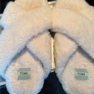 Cozy TOMs slippers-like new